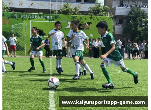 kaiyun开云官方网站足球星挥洒热情与粉丝共舞展现梦想与团结的完美瞬间 - 副本